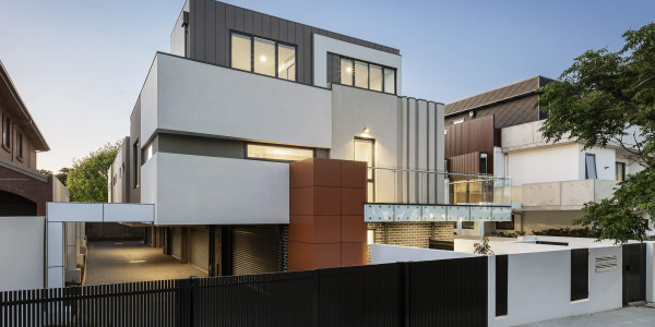 Pintar Fachadas de Casas Unifamiliares / Chalets en Badalona · Pintado de Paredes Exteriores