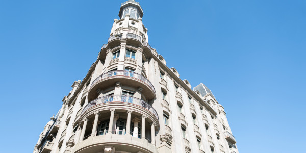 Pintar Fachadas de Empresas / Negocios / Locales Comerciales en Badalona · Restauración de Fachadas Antiguas