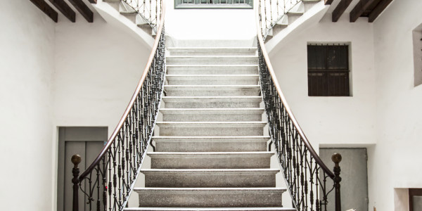 Rehabilitación y Restauración de Fachadas en Badalona · Pintado de Escaleras, Patios Interiores, Patios de Luces, Ascensores