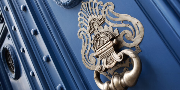 Rehabilitación y Restauración de Fachadas en Badalona · Restauración de Puertas / Portales / Ventanas de Madera