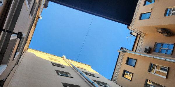 Trabajos Verticales en Fachadas de Edificios / Viviendas en Badalona · Pintado de Fachadas y Patios Interiores de Luces