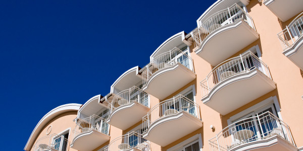 Trabajos Verticales en Fachadas de Edificios / Viviendas en Badalona · Rehabilitación de Fachadas