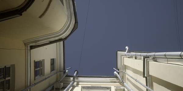 Trabajos Verticales en Fachadas de Edificios / Viviendas en Badalona · Pintado de Edificios Altos, Patios Interiores de Luces y Estructura Complejas