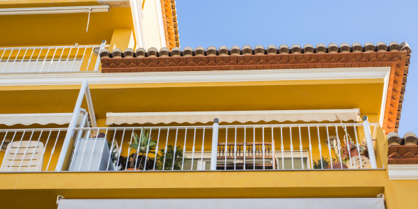 Trabajos Verticales en Fachadas de Edificios / Viviendas en Badalona · Restauración de Fachadas